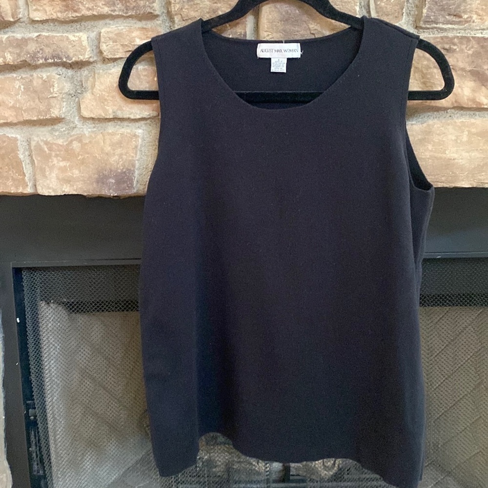 August Max Woman black sleeveless sweater. Size 1X